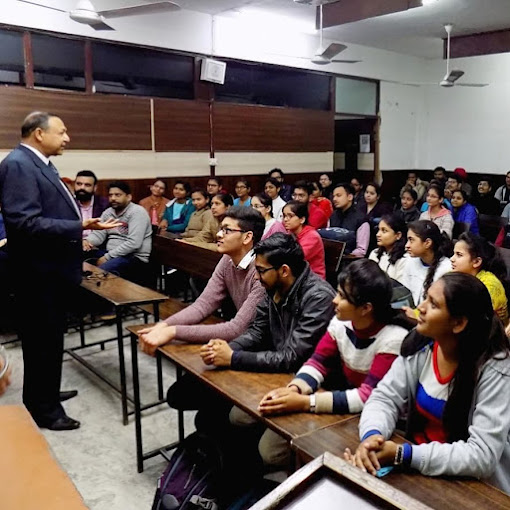 GK Institute of Commerce