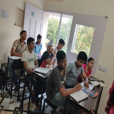 Newton\'s Academy